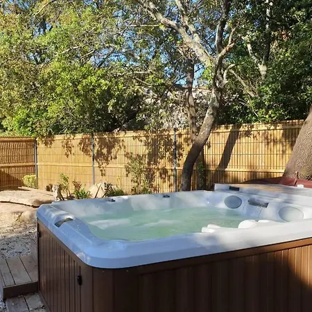 Feriehus Gite De Charme Avec Jacuzzi En Garrigue